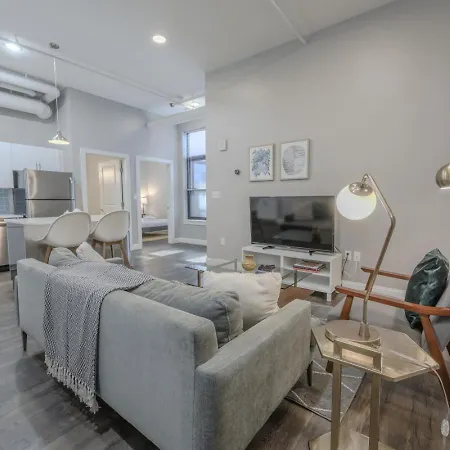 Pet Friendly Downtown Boston Elevator Washer Dryer